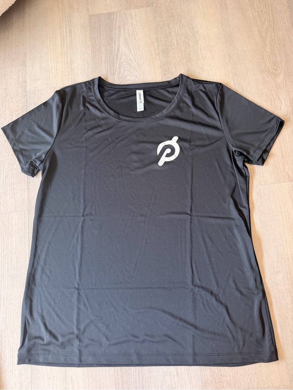 Peloton women’s active short sleeve shirt
